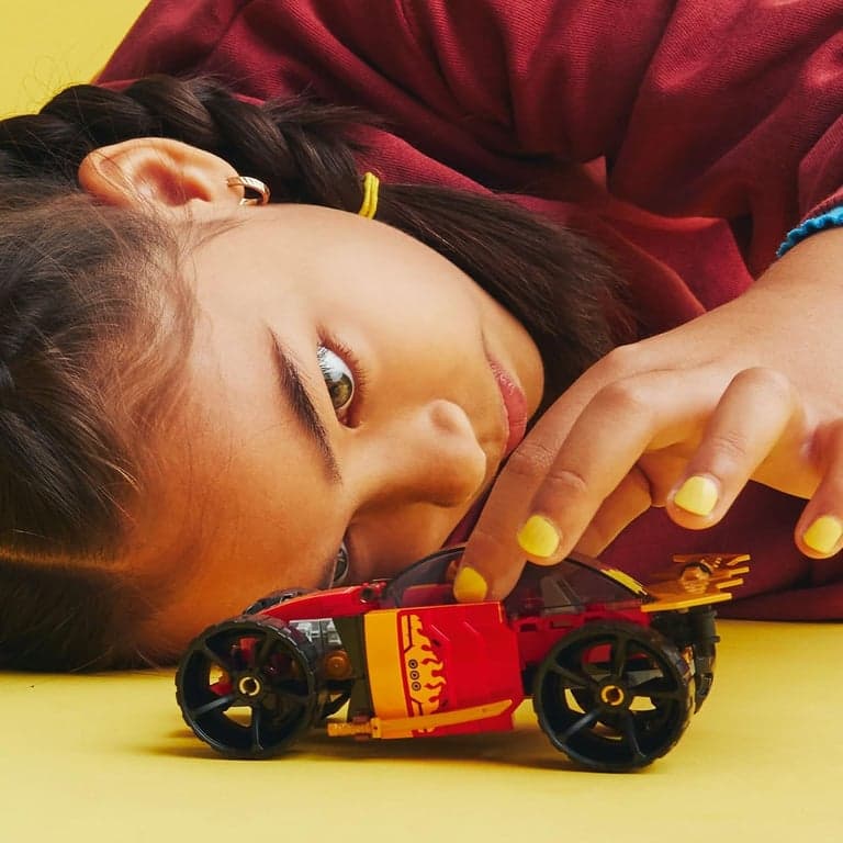 LEGO NINJAGO Coche de Carreras Ninja EVO de Kai, Set de Juguete de Construcción 2 en 1, Los Niños Pueden Construir un Vehículo Todoterreno o un de Carreras, Minifigura con Espadas de Juguete, Regalo para y Niñas de 6+ Años, 71780 - vista alternativa