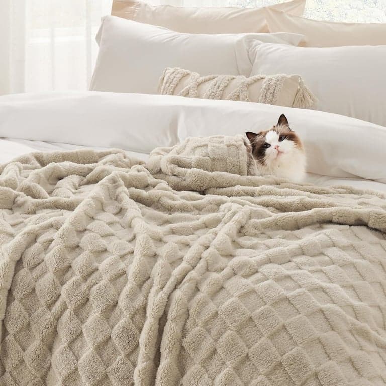 Bedsure Fleece Throw Blanket（Grey ＆ Beige） - imagen 6