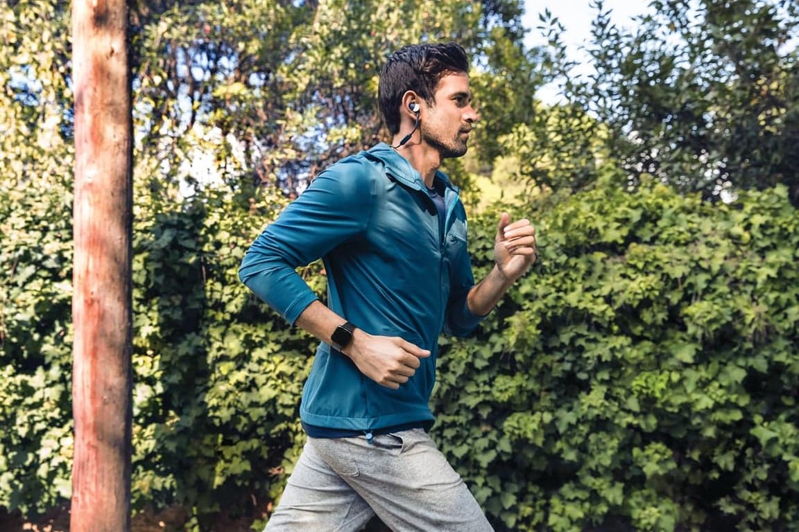 Reloj inteligente Fitbit Versa, Negro/Aluminio Negro, Talla única (Bandas S y L incluidas) - imagen 6