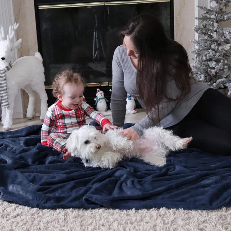 Bedsure Fleece Throw Blanket Navy and Wine - imagen 5