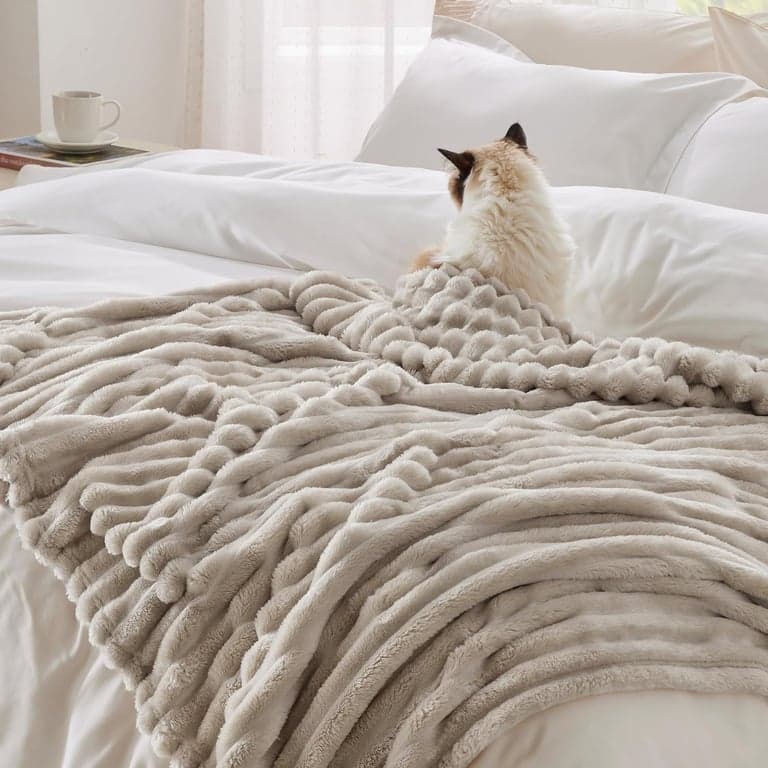 Bedsure Twin Blanket（White ＆ Beige） - imagen 5