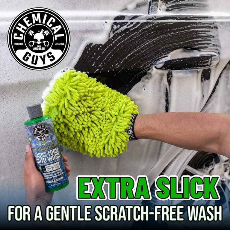 Chemical Guys, Kit de lavado de autos de 10 piezas con pistola de espuma | Pistola de espuma, balde y tres químicos de cuidado de 16 oz, funciona con cualquier manguera de jardín para una espuma espesa, suave y sin rayones - imagen 3