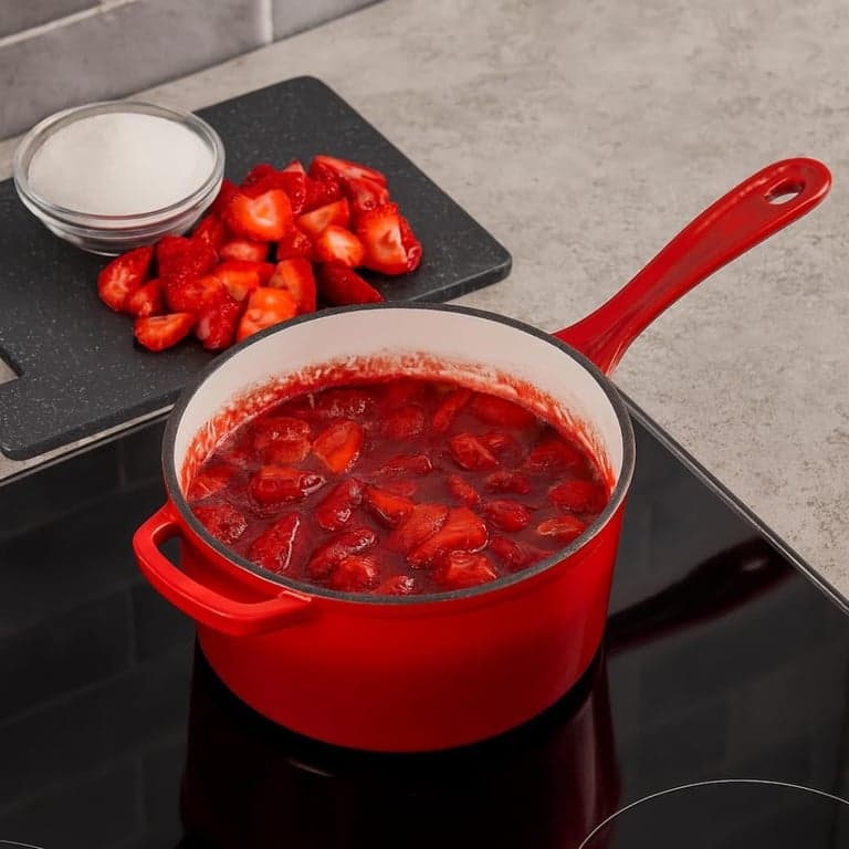 Hamilton Beach Olla para salsa de hierro fundido esmaltado de 2 cuartos, rojo, revestimiento de esmalte crema, olla para estufa y horno, distribución uniforme del calor, segura hasta 400 grados, duradera - vista alternativa