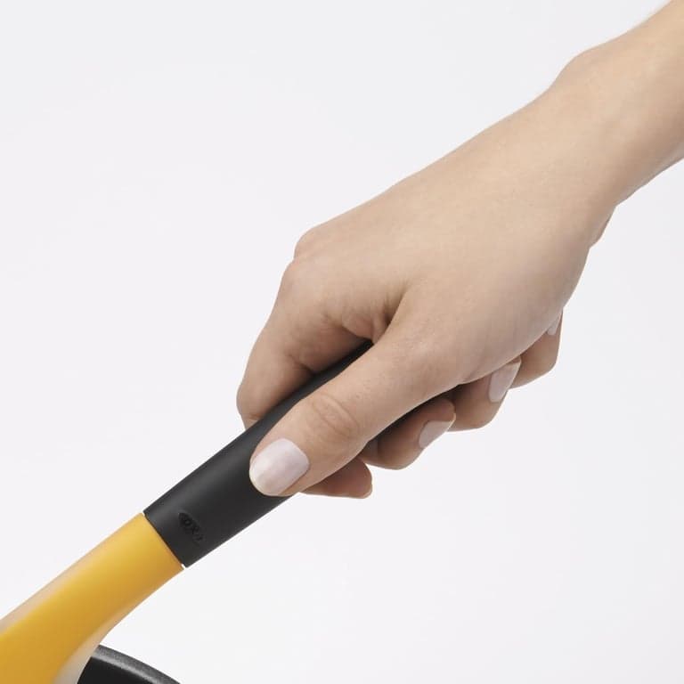 OXO Good Grips Espátula Pequeña de Silicona para Omelets Flip and Fold, Amarillo/Negro (Paquete de 2) - imagen 3