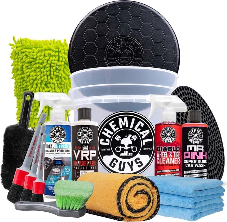 Chemical Guys Kit de Detallado de Autos de 17 Piezas, Limpiador de Interiores y Ruedas y Lavado | Set todo en uno para usuarios de fin de semana y principiantes, cepillos, balde y jabón de calidad profesional que elimina la suciedad de asientos, rines y pintura