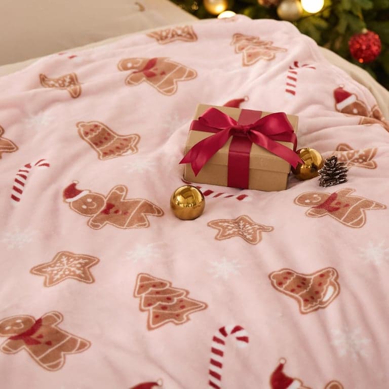Manta de sofá Bedsure rosa de Navidad - suave y cálida de pan de jengibre, decoración navideña rosa, regalos para mujeres, 50"x60" - imagen 4