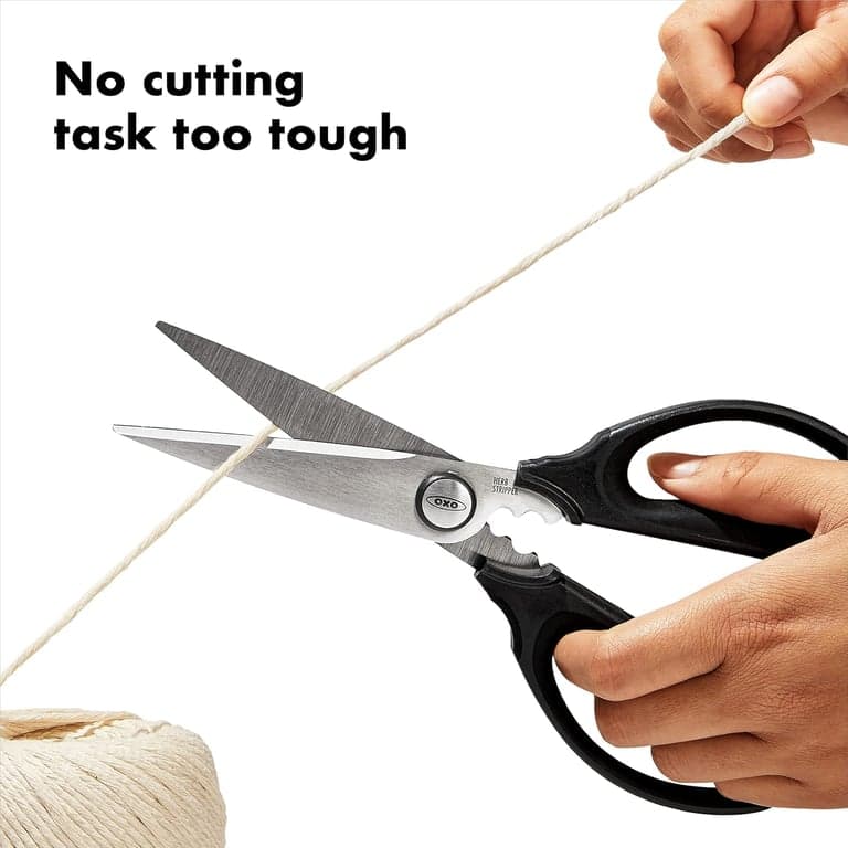 Colador de doble varilla OXO Good Grips de 8 pulgadas, negro y tijeras multiusos para cocina y hierbas - imagen 6