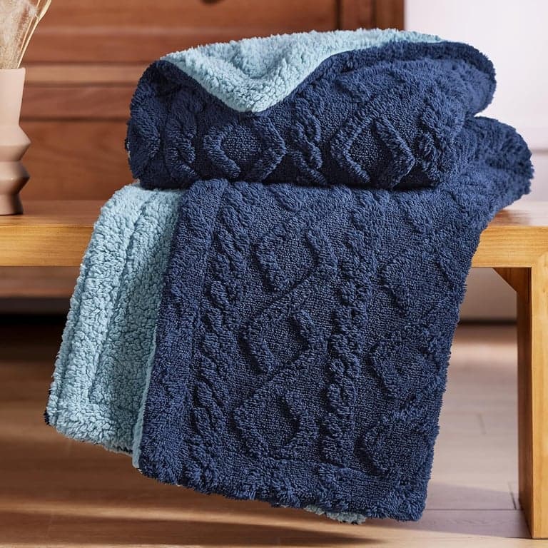 Manta Sherpa Cable Bedsure, tamaño "throw" (azul marino y gris) - vista alternativa