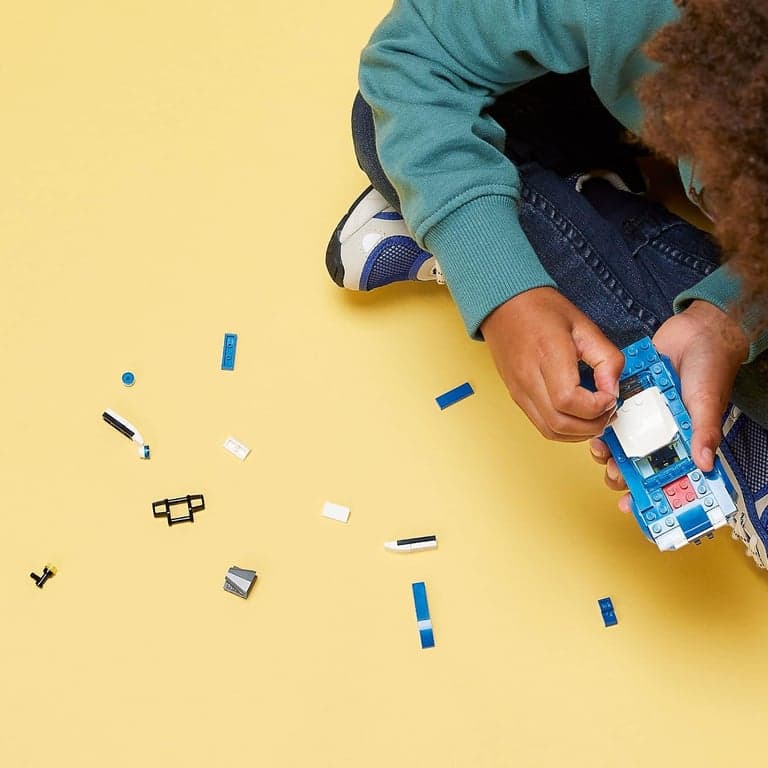 LEGO City Coche de Policía de Juguete 60312 para Niños de 5 Años en Adelante con Minifigura de Oficial, Idea de Pequeño Regalo, Serie Aventuras, Set de Construcción de Persecución de Coches - imagen 2