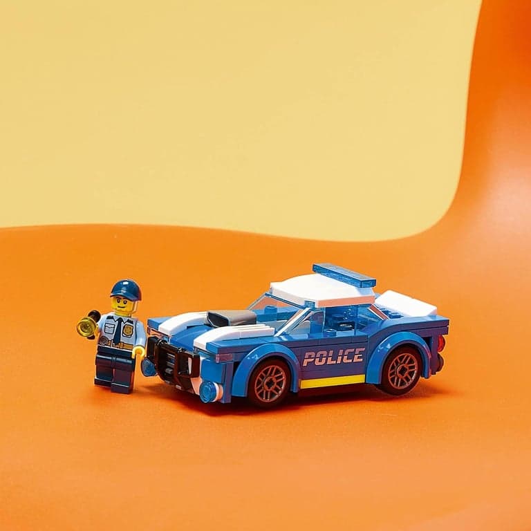 LEGO City Coche de Policía de Juguete 60312 para Niños de 5 Años en Adelante con Minifigura de Oficial, Idea de Pequeño Regalo, Serie Aventuras, Set de Construcción de Persecución de Coches - imagen 3