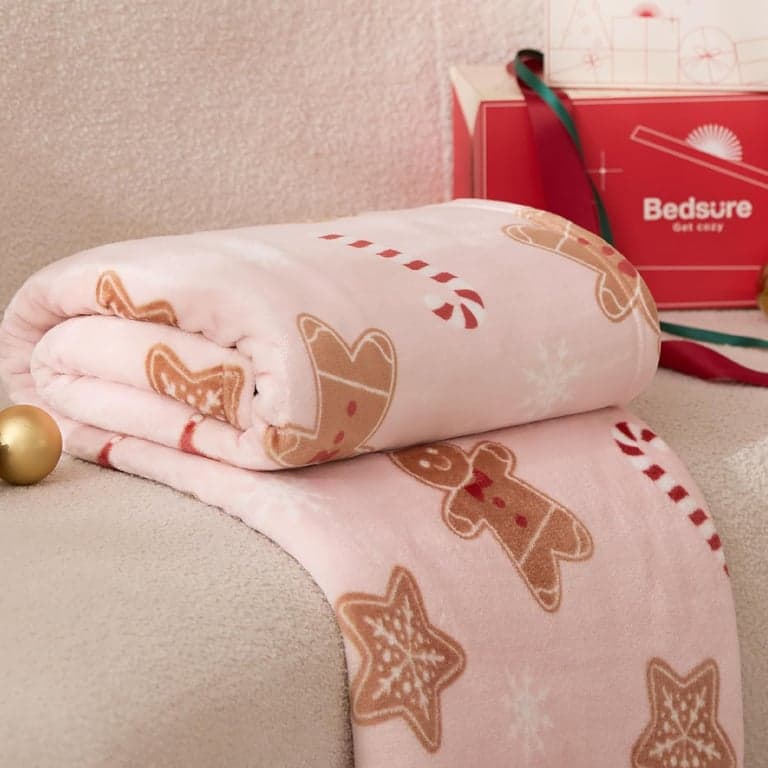 Manta de sofá Bedsure rosa de Navidad - suave y cálida de pan de jengibre, decoración navideña rosa, regalos para mujeres, 50"x60" - imagen 6