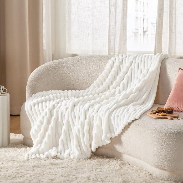 Bedsure Fleece Throw Blanket（White ＆ Beige） - imagen 6