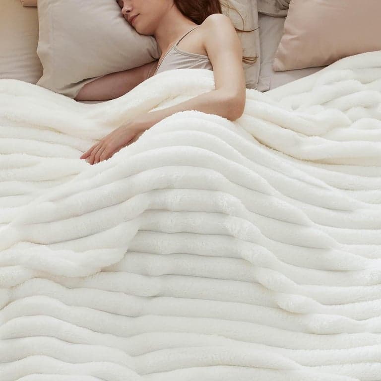 Bedsure Manta polar rosa para sofá y mantas tamaño Queen para cama, 90x90 pulgadas - imagen 2