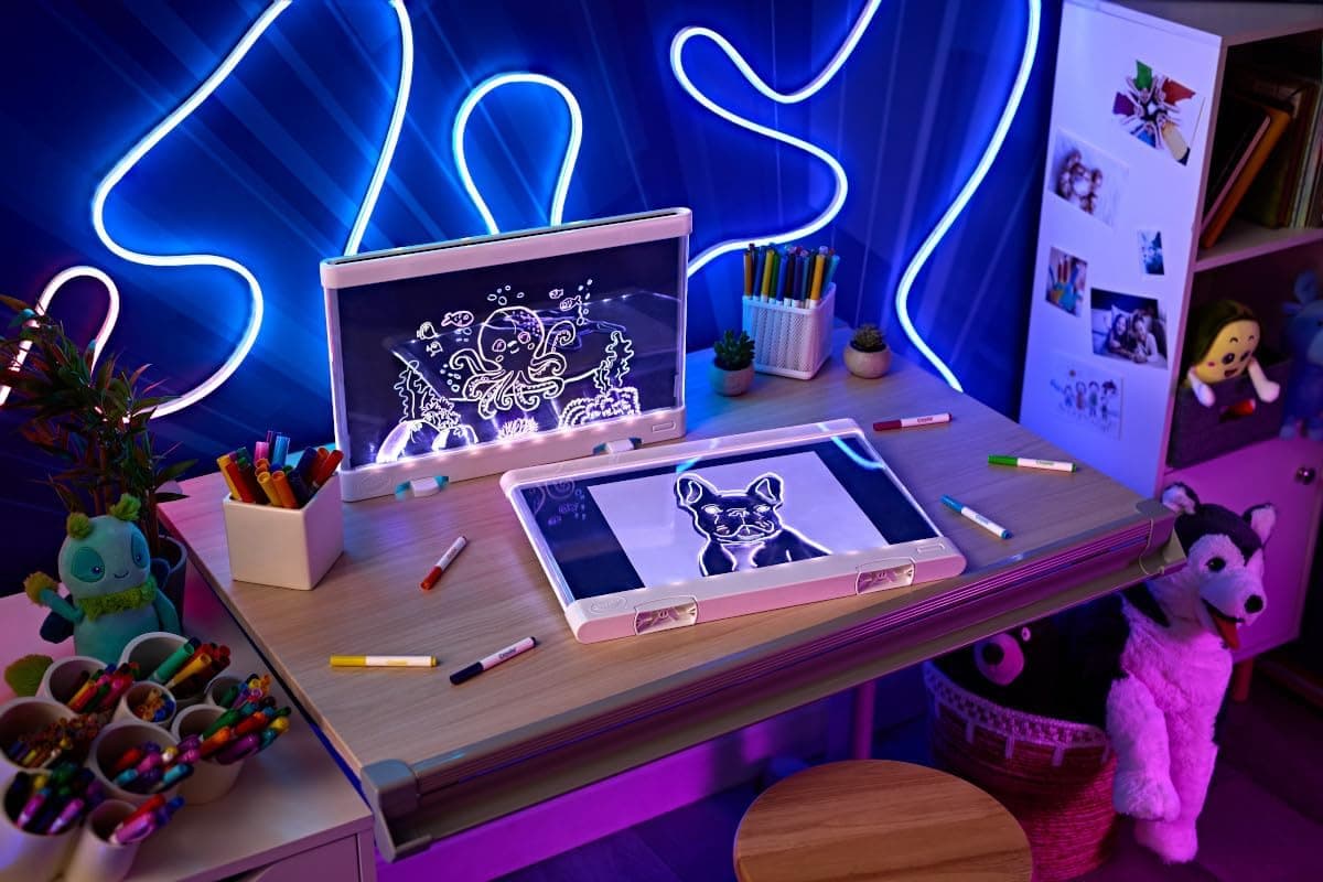 Crayola Ultimate Light Board - Blanco, tableta de dibujo para niños, regalos para niños, tablero de dibujo LED, proyector de arte para dibujar, juguetes para niños y niñas, 6+ - imagen 5