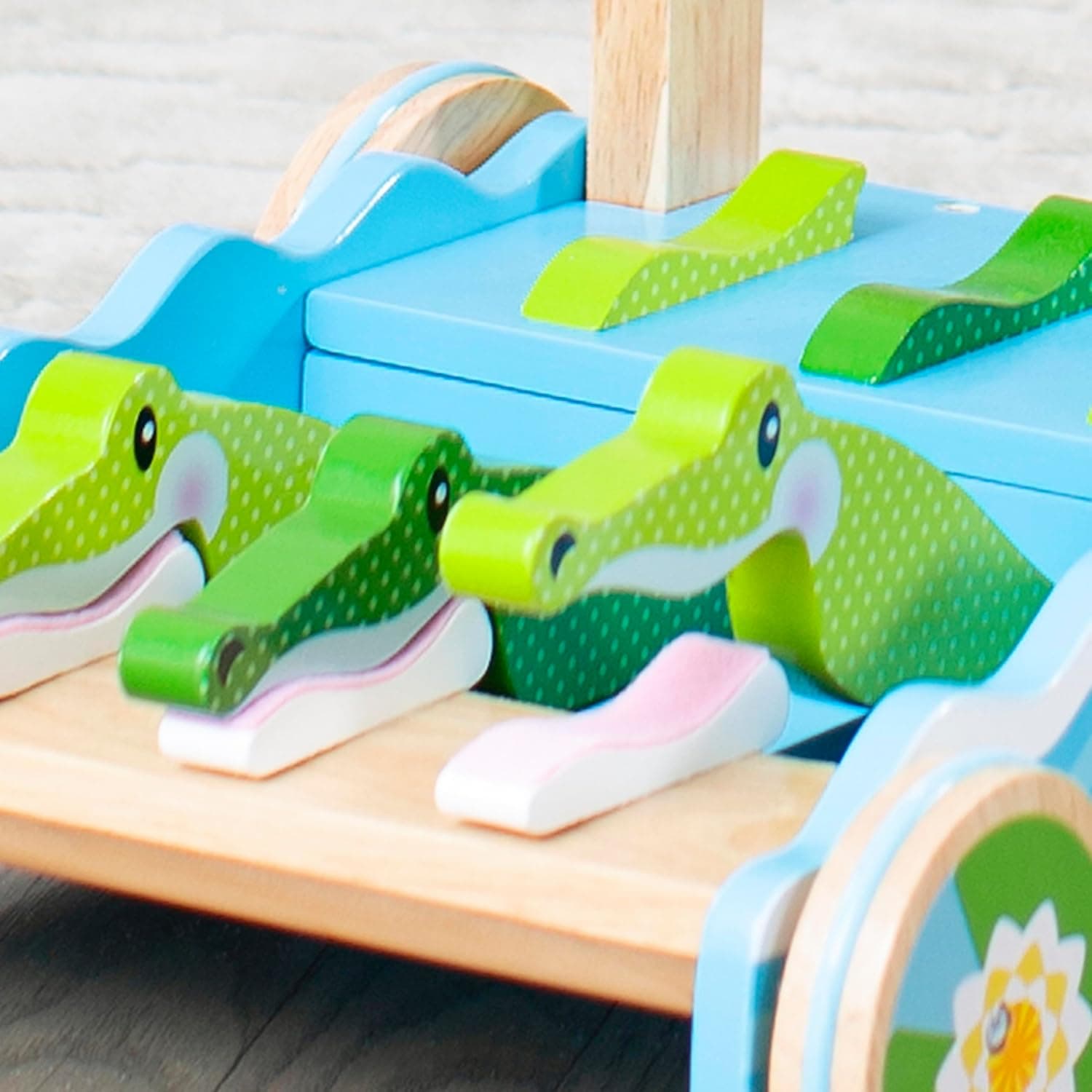 Melissa & Doug First Play Chomp and Clack Alligator Andador de Madera y Juguete de Empuje - imagen 7